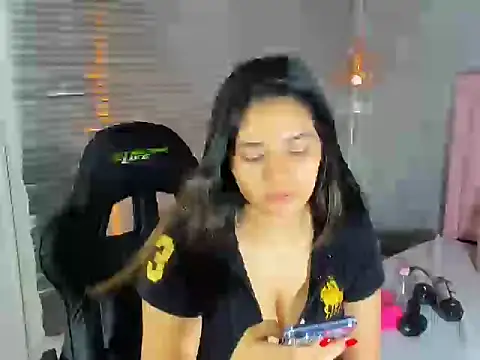 Snapshot of Hadley_ chatting on 09-27-25, 04:28 Hadley online show from 09-27-25, 04:28