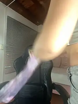 Snapshot of Hadley_ chatting on 10-09-25, 03:48 Hadley online show from 10-09-25, 03:48