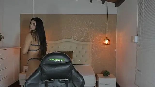 Snapshot of Hadley_ chatting on 10-21-25, 02:23 Hadley online show from 10-21-25, 02:23