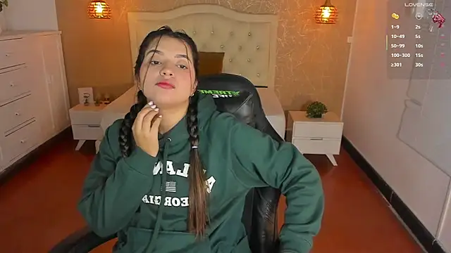 Snapshot of Hadley_ chatting on 10-23-25, 03:06 Hadley online show from 10-23-25, 03:06