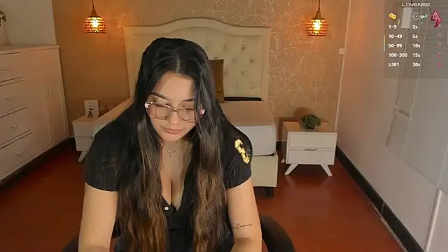 Snapshot of Hadley_ chatting on 10-28-25, 02:59 Hadley online show from 10-28-25, 02:59