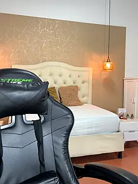 Snapshot of Hadley_ chatting on 11-18-25, 03:34 Hadley online show from 11-18-25, 03:34