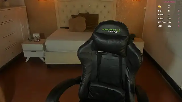 Snapshot of Hadley_ chatting on 11-26-25, 03:29 Hadley online show from 11-26-25, 03:29