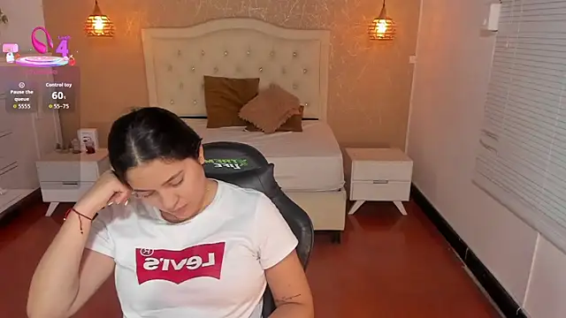 Snapshot of Hadley_ chatting on 12-16-25, 03:11 Hadley online show from 12-16-25, 03:11