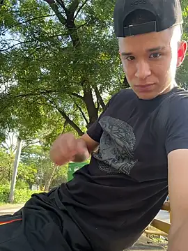 arevalo1124 online show from 11-10-25, 08:41