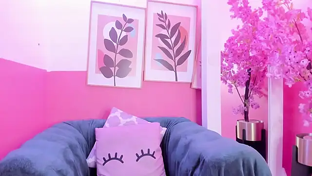 Evelyn smiith online show from 01-30-25, 03:44