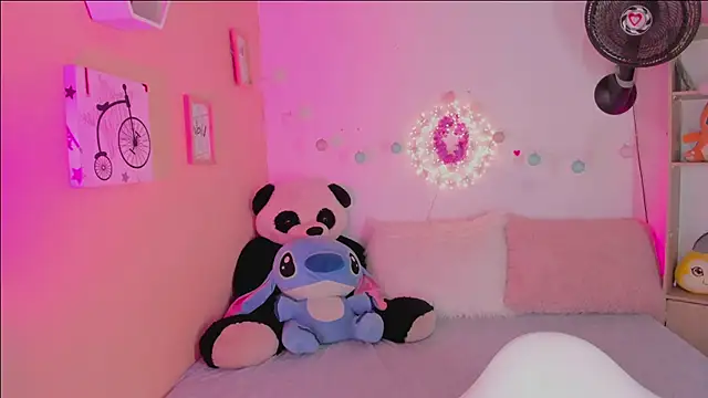 Snapshot of julietha_bianco_ chatting on 02-12-25, 01:52 julietha bianco online show from 02-12-25, 01:52