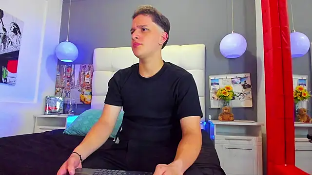 Thomas May4rs online show from 03-11-25, 03:59