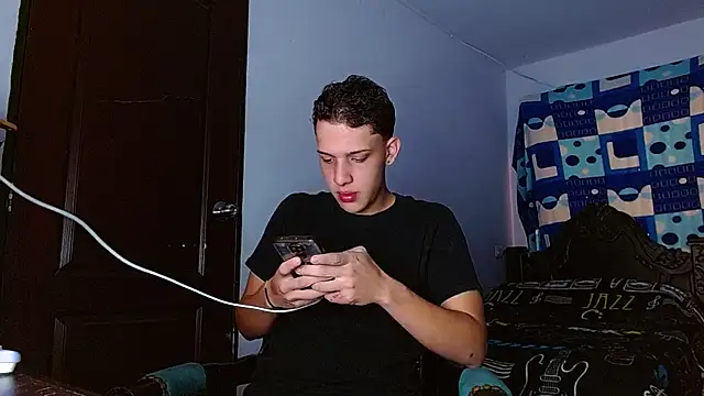 Snapshot of Thomas_May4rs chatting on 12-01-25, 03:39 Thomas May4rs online show from 12-01-25, 03:39