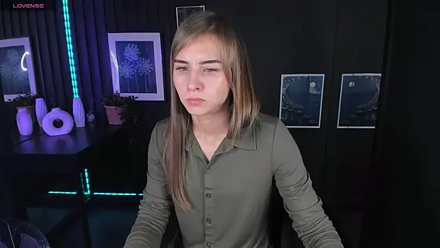 Snapshot of CharmBianca chatting on 02-08-25, 09:56 CharmBianca online show from 02-08-25, 09:56