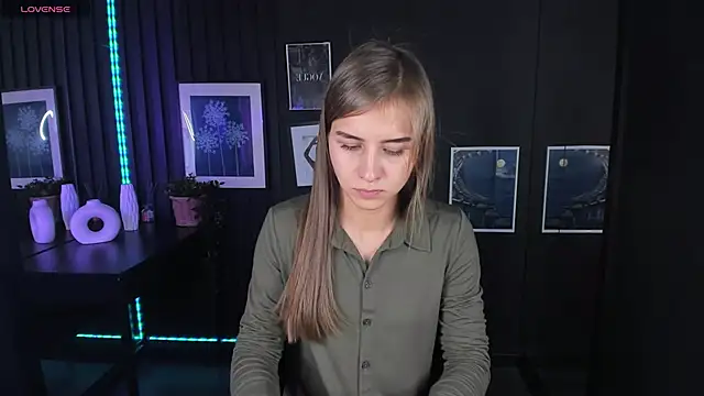 Snapshot of CharmBianca chatting on 02-08-25, 01:22 CharmBianca online show from 02-08-25, 01:22