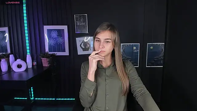 Snapshot of CharmBianca chatting on 02-08-25, 04:25 CharmBianca online show from 02-08-25, 04:25