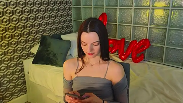 Snapshot of CaseyCraig chatting on 02-13-25, 01:29 CaseyCraig online show from 02-13-25, 01:29