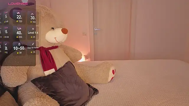 Snapshot of CaseyCraig chatting on 10-26-25, 03:07 CaseyCraig online show from 10-26-25, 03:07