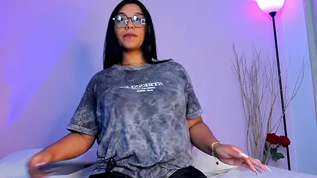 Snapshot of aleya_bliss chatting on 02-17-25, 01:21 aleya bliss online show from 02-17-25, 01:21