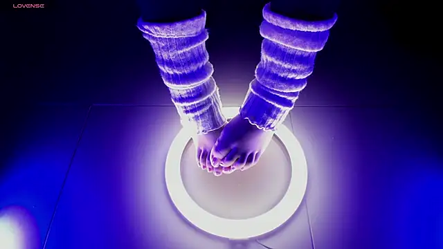 Snapshot of aleya_bliss chatting on 09-19-25, 02:46 aleya bliss online show from 09-19-25, 02:46