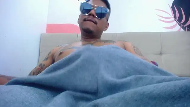 Snapshot of Saipadpuer30 chatting on 03-09-25, 01:35 Saipadpuer30 online show from 03-09-25, 01:35