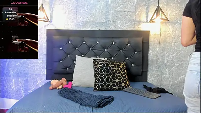 emberhodson online show from 11-21-25, 11:20