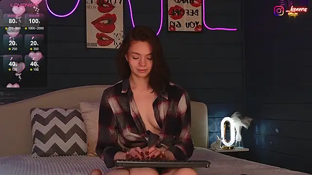 Eseensia online show from 10-20-25, 02:23