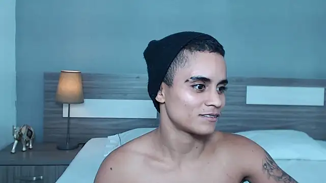 Liiamthompson online show from 10-01-25, 07:09