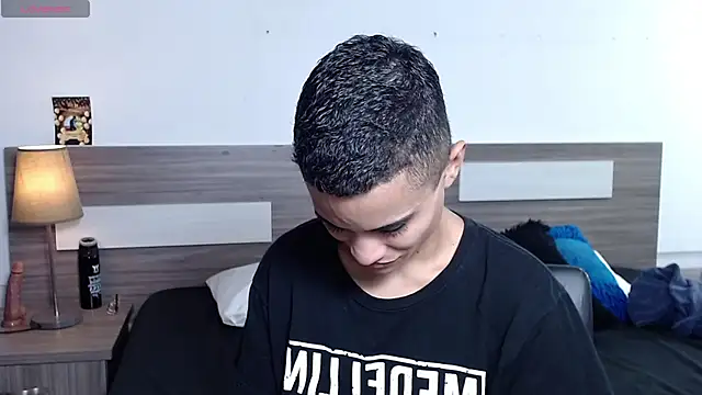 Liiamthompson online show from 11-16-25, 06:13