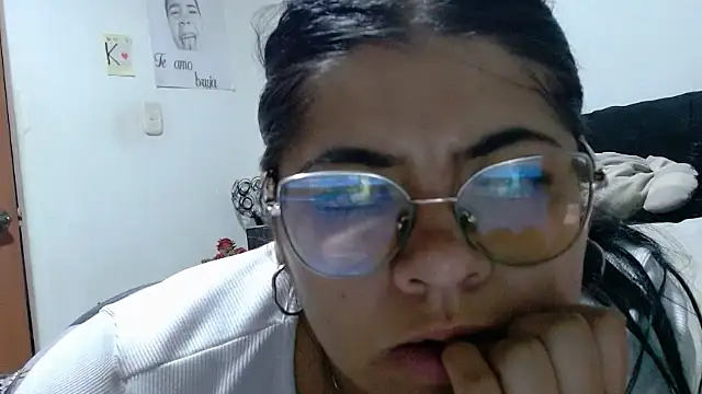 Snapshot of viccky_vick chatting on 05-23-26, 03:01 viccky vick online show from 05-23-26, 03:01