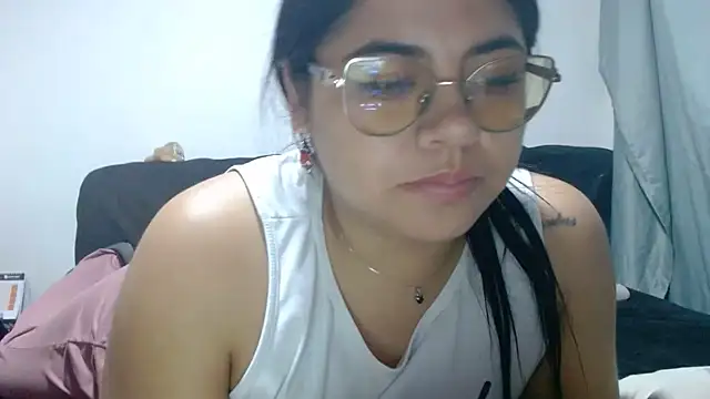 Snapshot of viccky_vick chatting on 06-14-26, 03:52 viccky vick online show from 06-14-26, 03:52