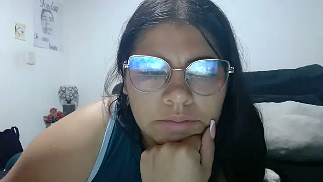 Snapshot of viccky_vick chatting on 06-15-26, 01:52 viccky vick online show from 06-15-26, 01:52