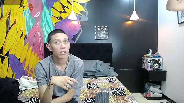 Snapshot of SimonAndJocelyn chatting on 02-06-25, 08:02 SimonAndJocelyn online show from 02-06-25, 08:02