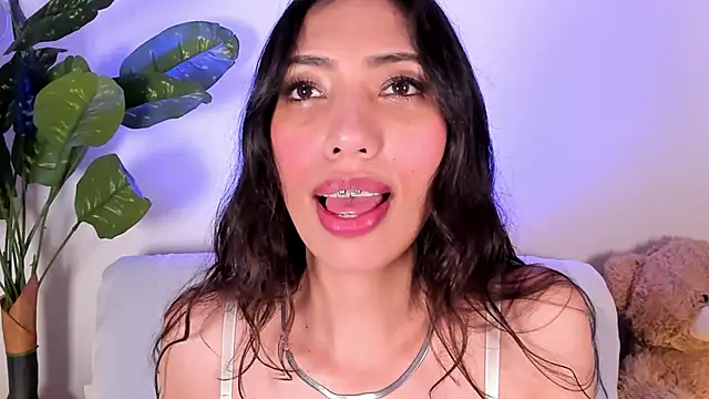 Miss veronicaa2 online show from 04-23-26, 01:24