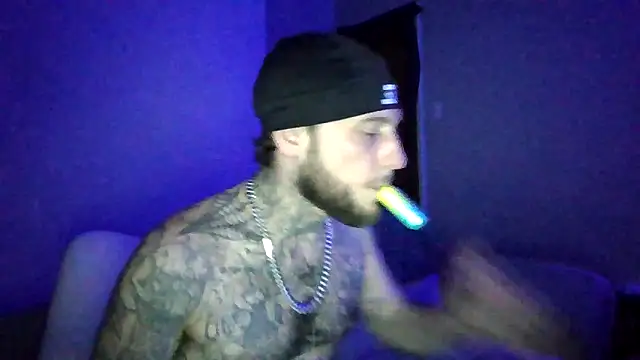 Snapshot of cruz815 chatting on 01-18-26, 05:00 cruz815 online show from 01-18-26, 05:00