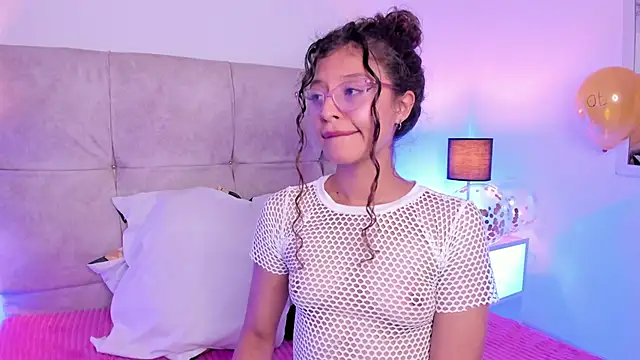 Snapshot of mac-sara chatting on 03-17-25, 11:11 mac-sara online show from 03-17-25, 11:11