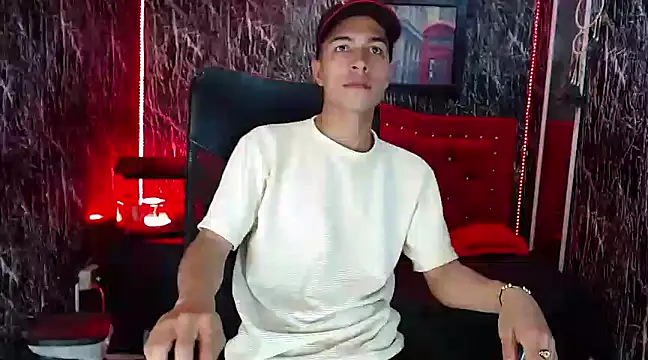 Snapshot of Dylan_Milk chatting on 01-30-25, 09:47 Dylan Milk online show from 01-30-25, 09:47