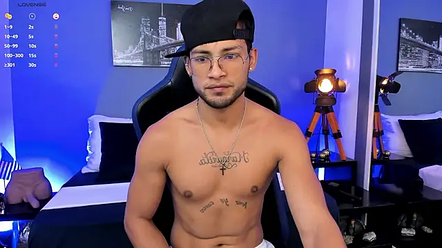 Max Conor1 online show from 03-18-26, 12:08