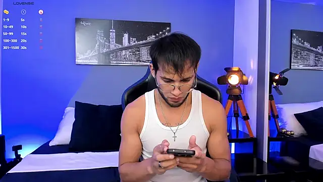 Snapshot of Max_Conor1 chatting on 05-11-26, 11:05 Max Conor1 online show from 05-11-26, 11:05