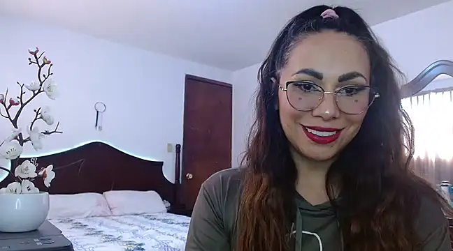 Snapshot of AloLovely_ chatting on 02-11-25, 09:25 AloLovely online show from 02-11-25, 09:25