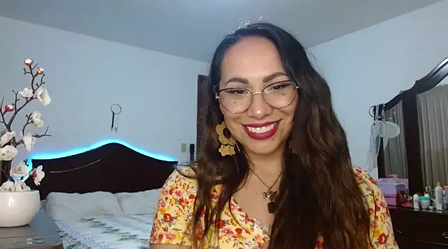 Snapshot of AloLovely_ chatting on 02-18-25, 01:54 AloLovely online show from 02-18-25, 01:54