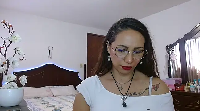 Snapshot of AloLovely_ chatting on 03-20-25, 05:58 AloLovely online show from 03-20-25, 05:58