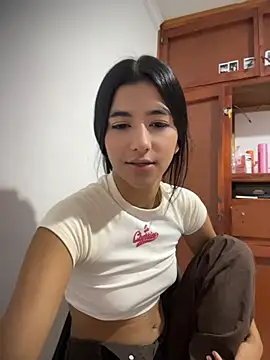 Snapshot of eva_roseee chatting on 08-10-26, 02:48 eva roseee online show from 08-10-26, 02:48