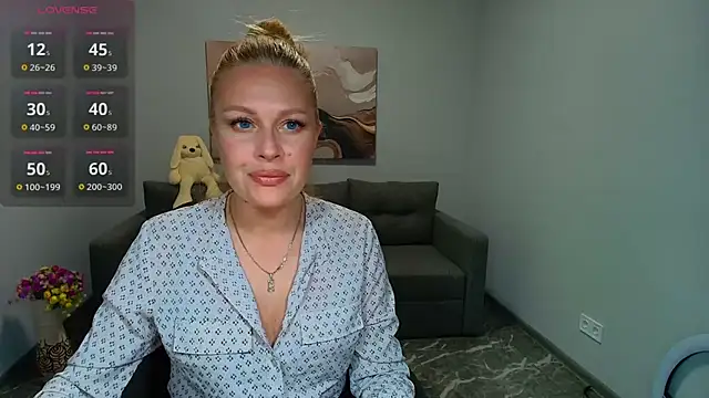 Snapshot of Mira_Whites chatting on 05-15-26, 12:23 Mira Whites online show from 05-15-26, 12:23