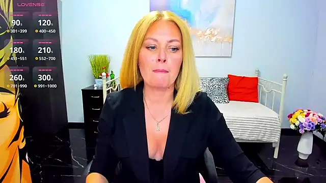 Snapshot of Mira_Whites chatting on 05-19-26, 11:49 Mira Whites online show from 05-19-26, 11:49