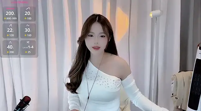 Snapshot of SylviaLing2007 chatting on 02-08-25, 11:44 SylviaLing2007 online show from 02-08-25, 11:44