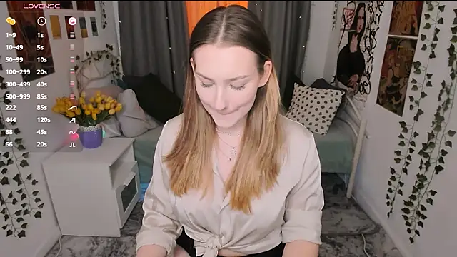 Snapshot of MaryWaddell chatting on 03-14-25, 09:32 MaryWaddell online show from 03-14-25, 09:32