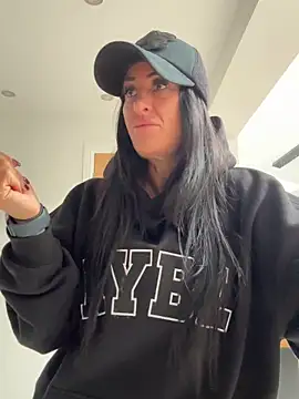 Snapshot of goddess-harper chatting on 10-30-25, 01:01 goddess-harper online show from 10-30-25, 01:01