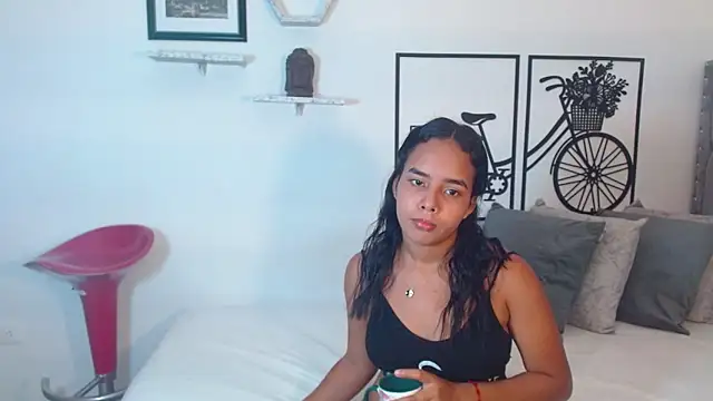 Snapshot of Roxy_Stonee chatting on 02-10-25, 07:17 Roxy Stonee online show from 02-10-25, 07:17