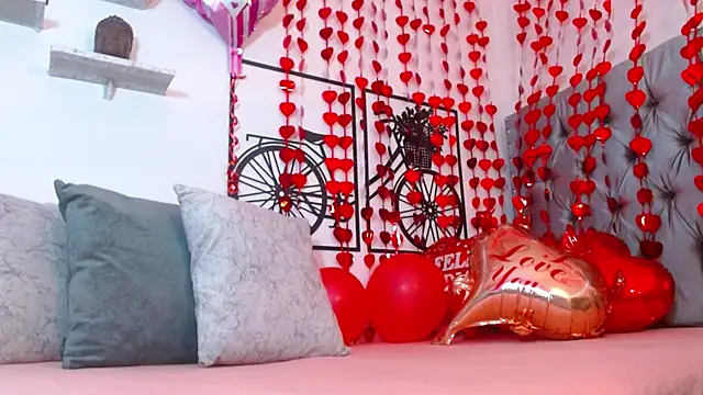 Snapshot of Roxy_Stonee chatting on 02-14-25, 01:56 Roxy Stonee online show from 02-14-25, 01:56