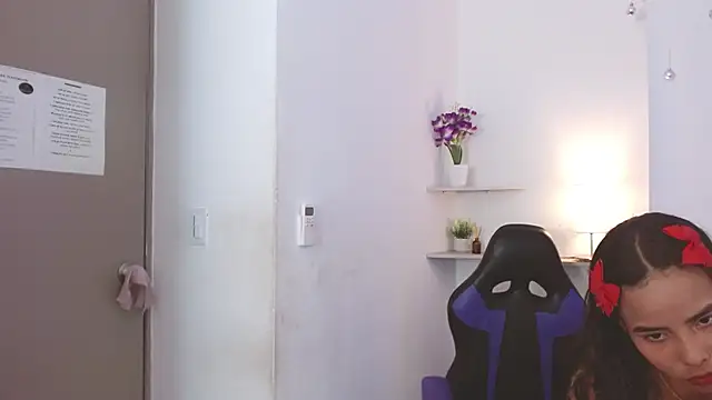 Snapshot of Roxy_Stonee chatting on 03-05-25, 07:27 Roxy Stonee online show from 03-05-25, 07:27