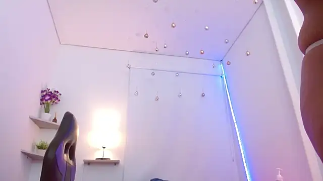 Snapshot of Roxy_Stonee chatting on 03-08-25, 01:28 Roxy Stonee online show from 03-08-25, 01:28