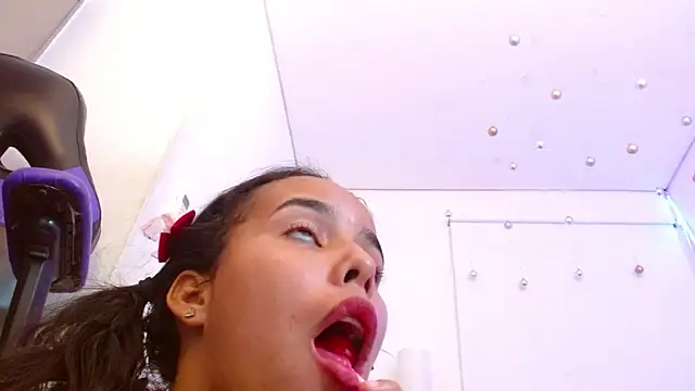 Snapshot of Roxy_Stonee chatting on 03-13-25, 10:21 Roxy Stonee online show from 03-13-25, 10:21