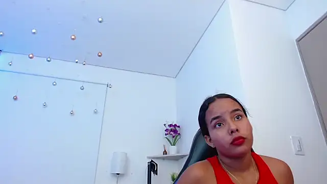 Snapshot of Roxy_Stonee chatting on 03-18-25, 08:04 Roxy Stonee online show from 03-18-25, 08:04